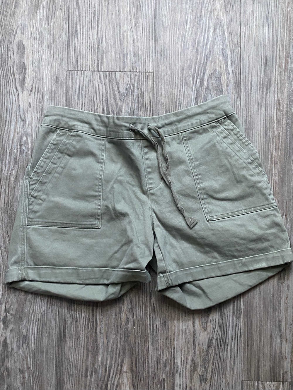 Women's Olive Green Drawstring Shorts Elastic Waistband with Pockets